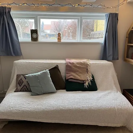 Cozy And Spacious Guest Room,