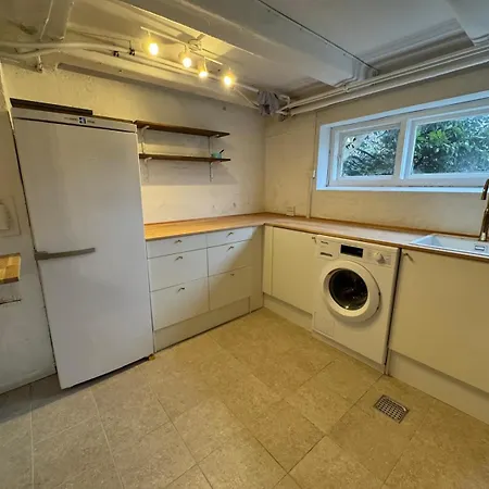 Guest house Cozy And Spacious Guest House,